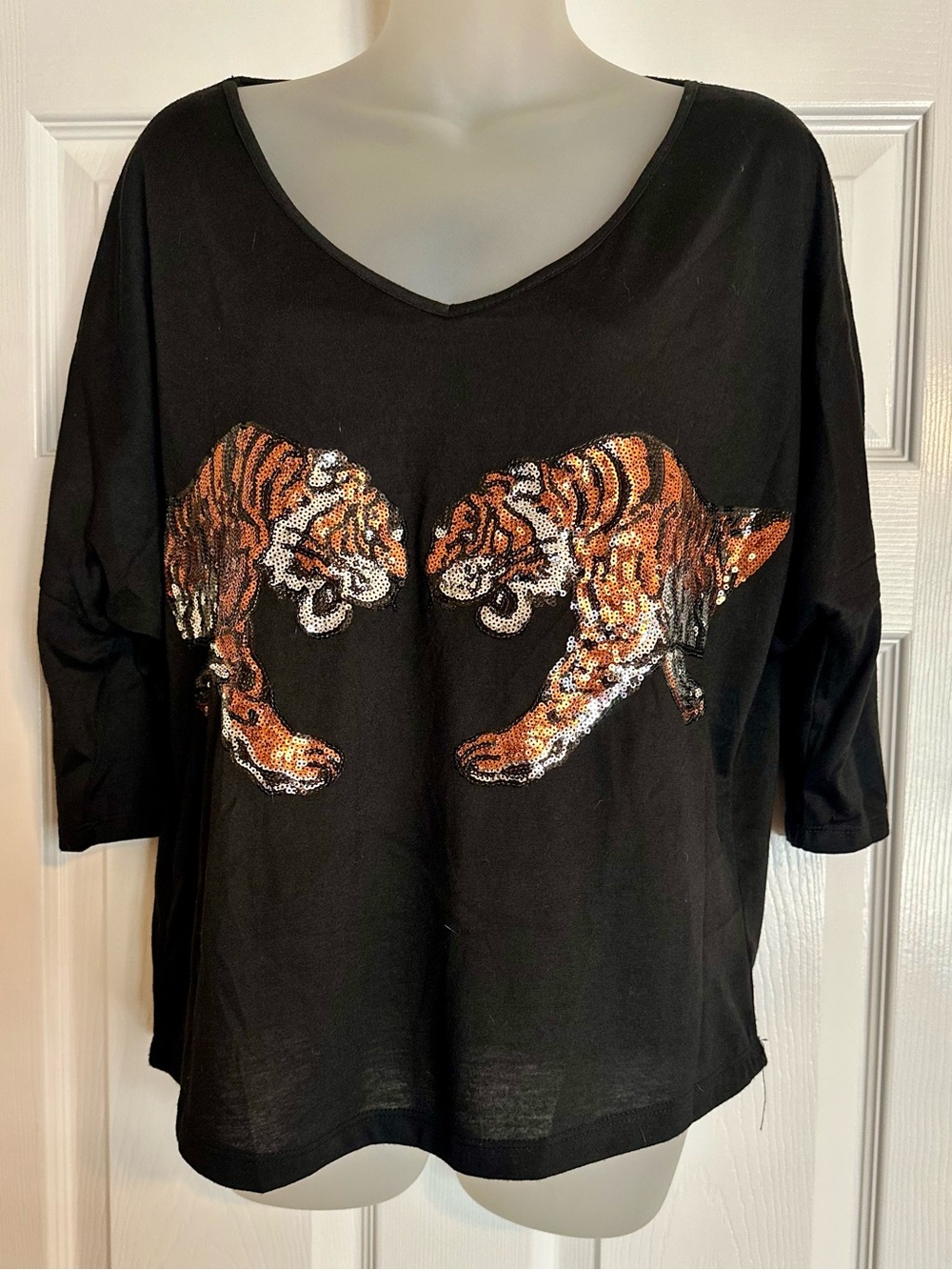 Black V-Neck 3/4 Sleeve Tee with Sequin Tiger Motif